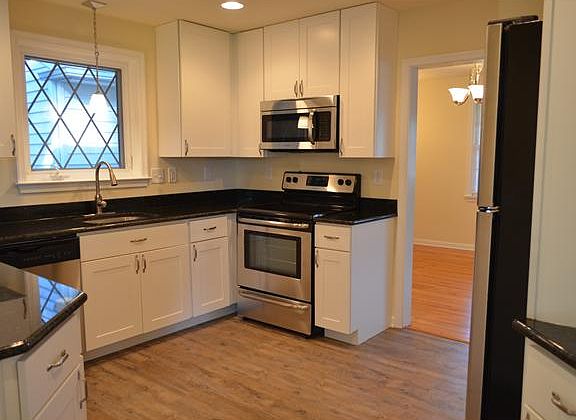 Gorgeous renovated kitchen!