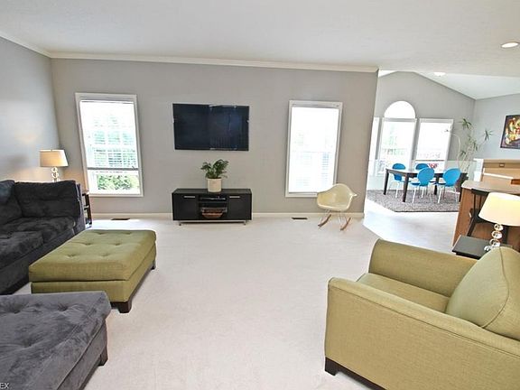 3rd image of 161 Stonepointe Dr