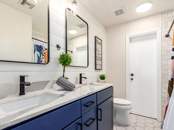 5th image of 5150 E POINSETTIA Drive