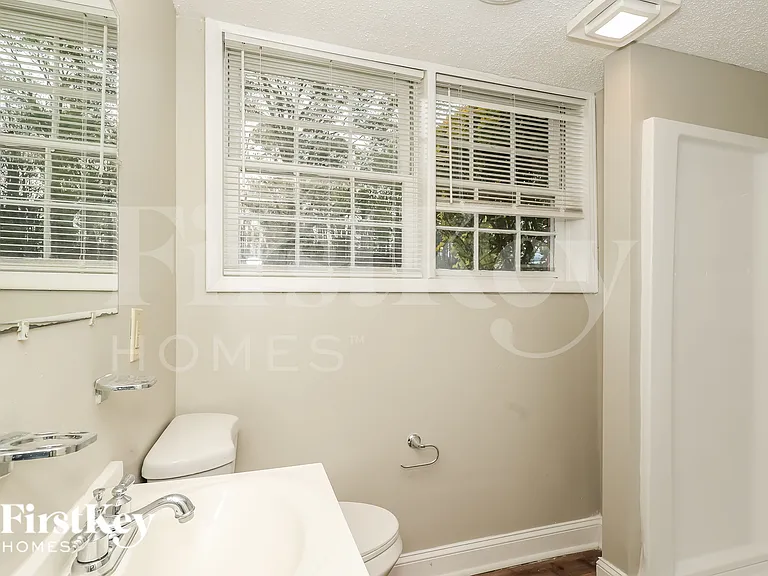 335 Sharon Dr — Photo 9