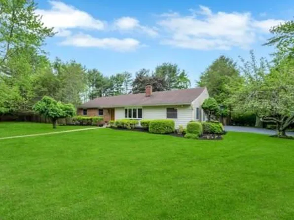 22 Peachtree Lane, Mount Sinai, NY 11766