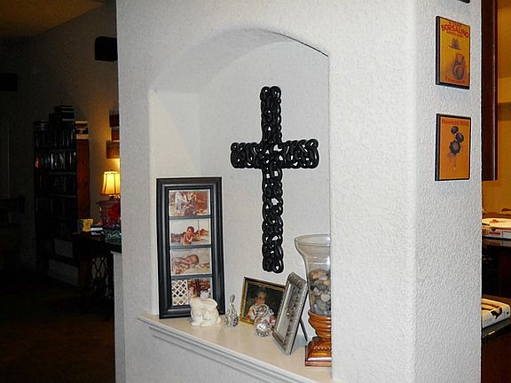 Great custom niche near entry