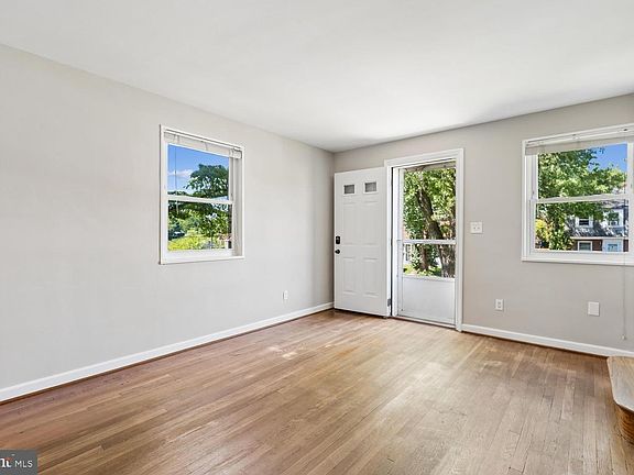 3rd image of 11917 Centerhill St