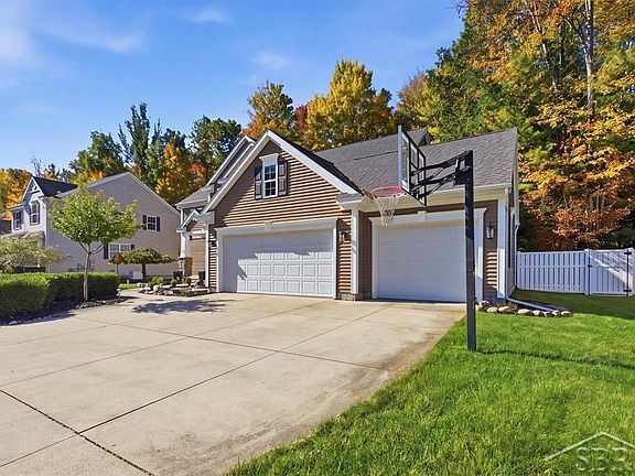 4th image of 3911 Aspen Way