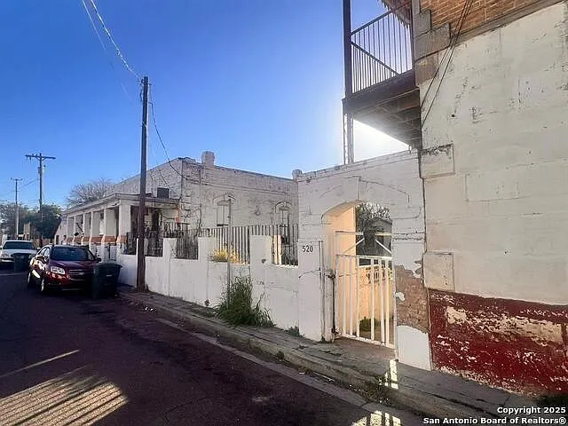 520 Davis Ave #B — Photo 22