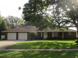 249 S Pine St, Arcola, IL 61910