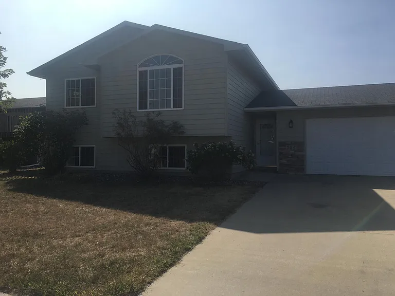 705 N Quartz Ave — Photo 1