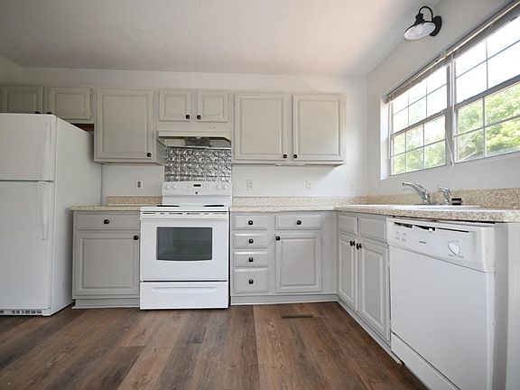 5th image of 8355 Summit Hill Ct