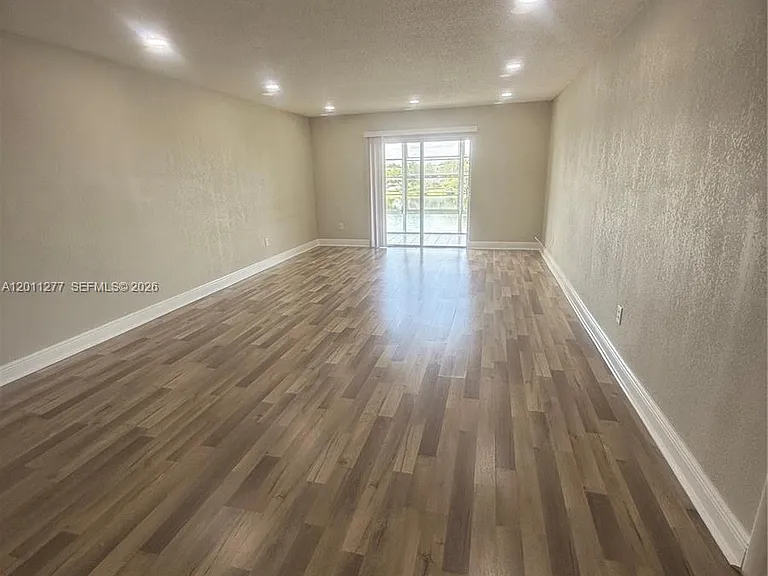 879 NE 195th St #425 — Photo 4