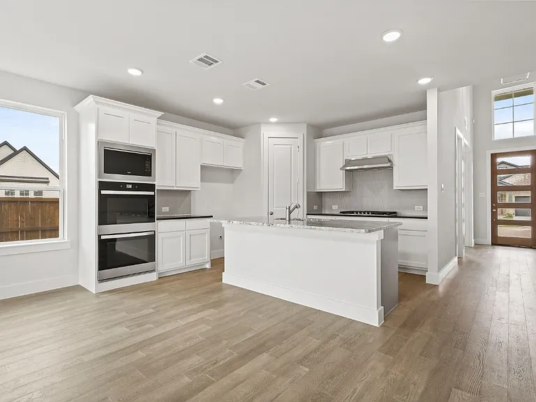 3821 Ablon Trl — Photo 6