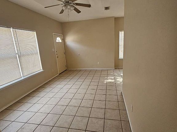 5th image of 1012 Cedarwood Dr #1