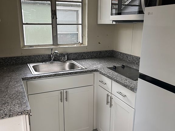 3rd image of 767 16th Ave S #1/2