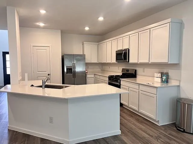 5 bed, 3.5 bath, 2686 sqft, $2,650 — Photo 3