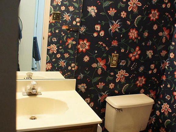 5th image of 525 Oakmont Ct #87