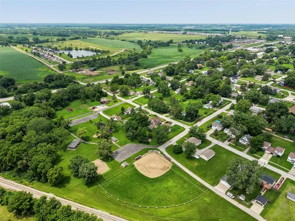 111 Elm St, De Soto, IA 50069