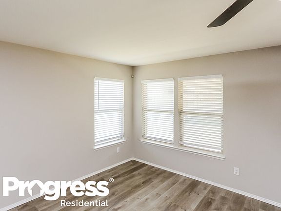 4th image of 504 Tunnel St