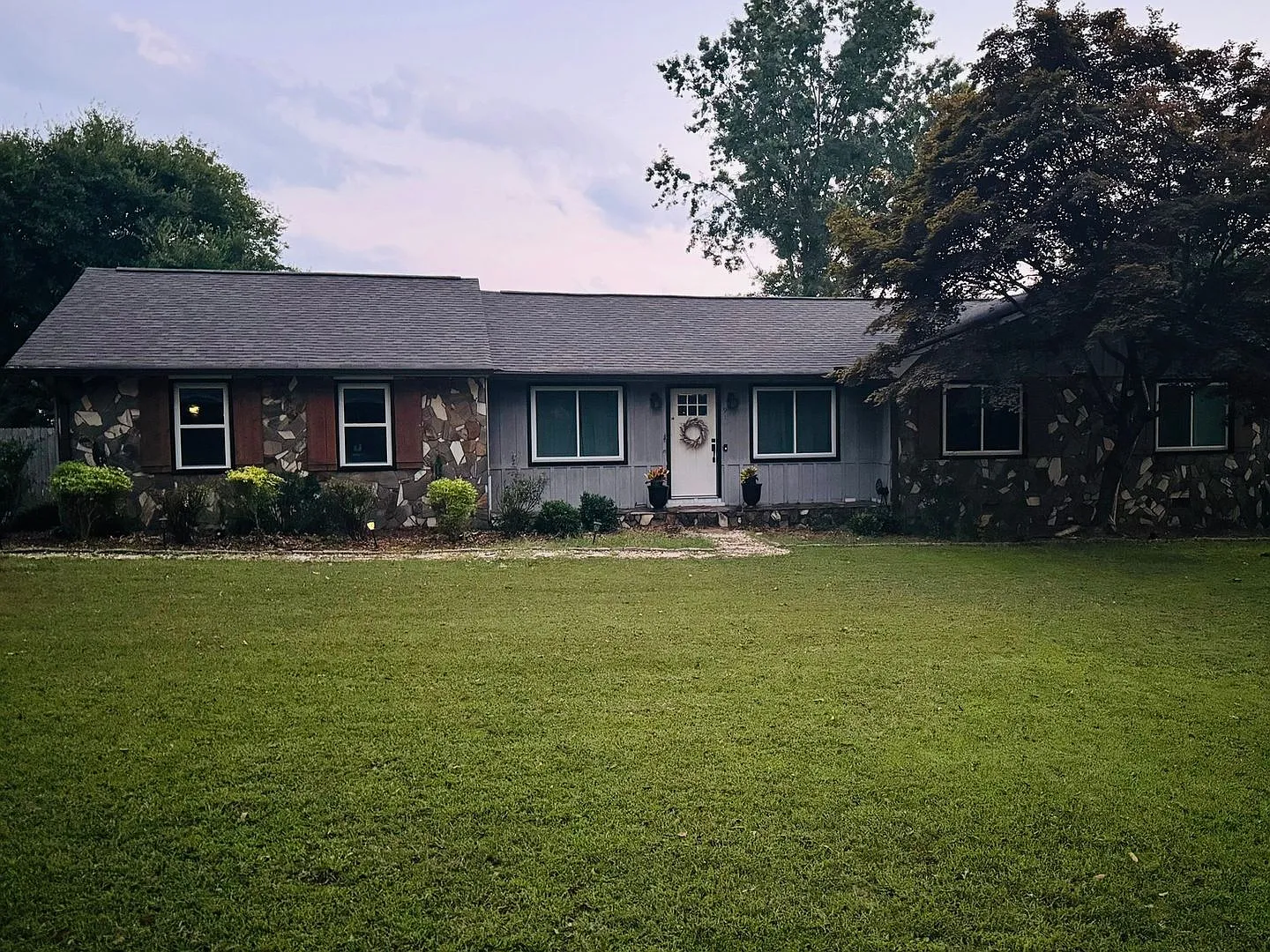3 Bedroom Single Family Home in Cartersville with pool — Photo 2