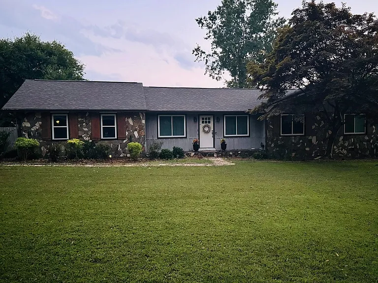 91 Bishop Dr NW — Photo 1