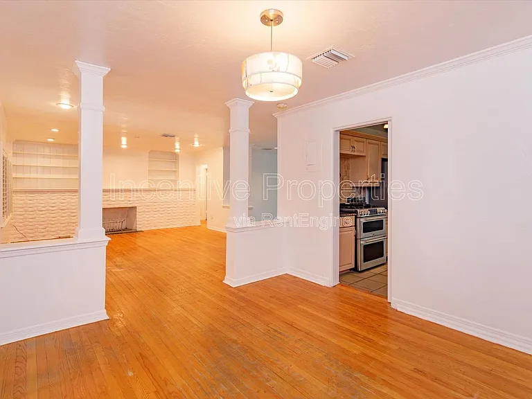 2916 Westchester Ave — Photo 5