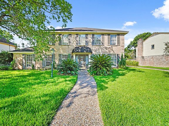 2nd image of 1007 Woodbank Drive