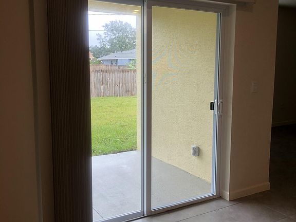 5th image of 911 Walden Blvd SE