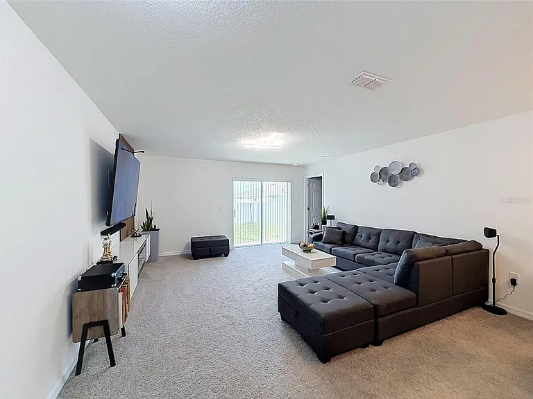 339 Towns Cir — Photo 8