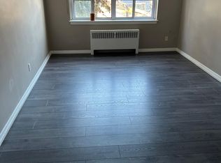 8 Brandow Ct #3, Hamilton, ON L8G1V3