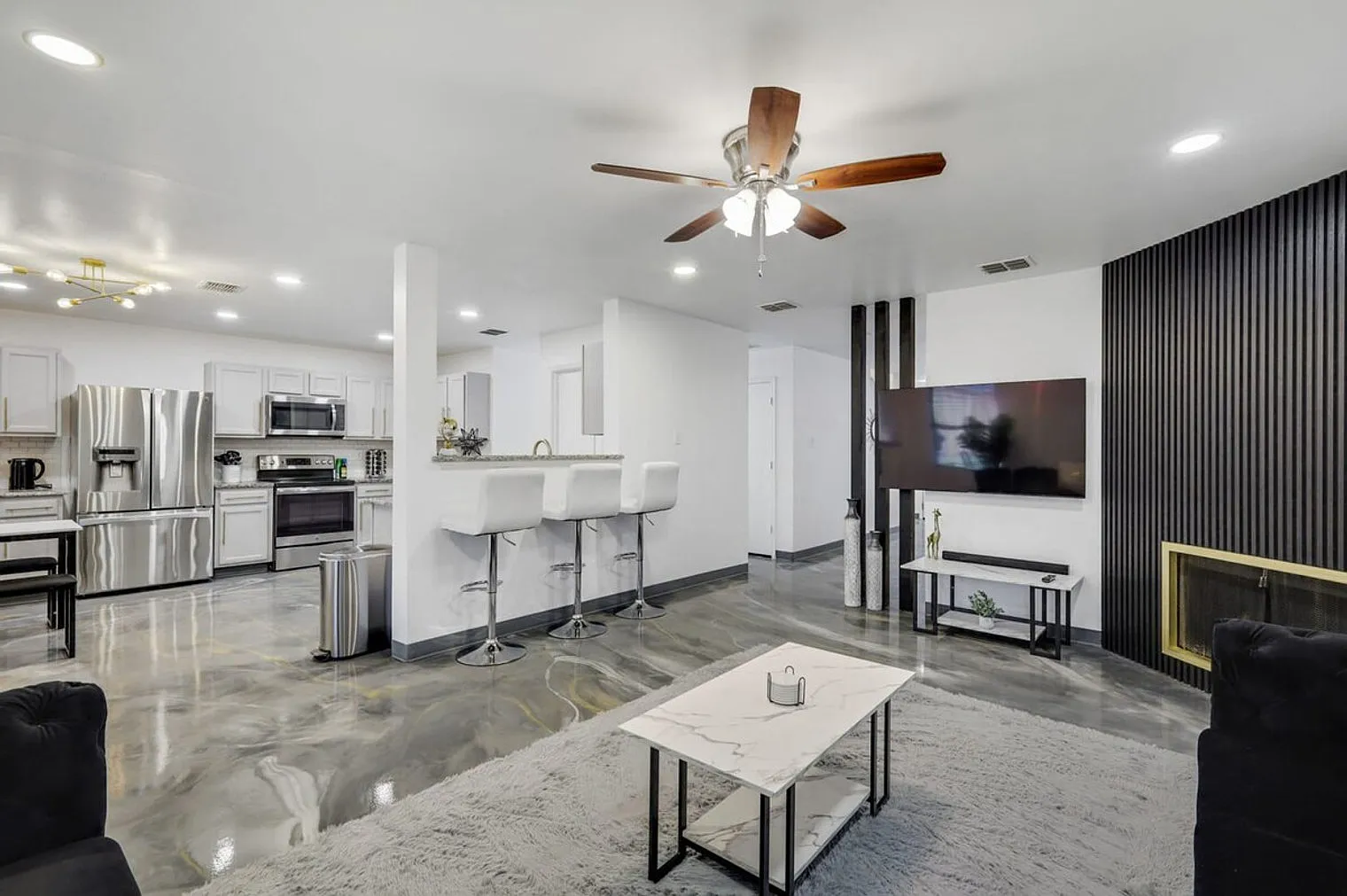 5 bed, 3.0 bath, 2518 sqft, $8,197 — Photo 4