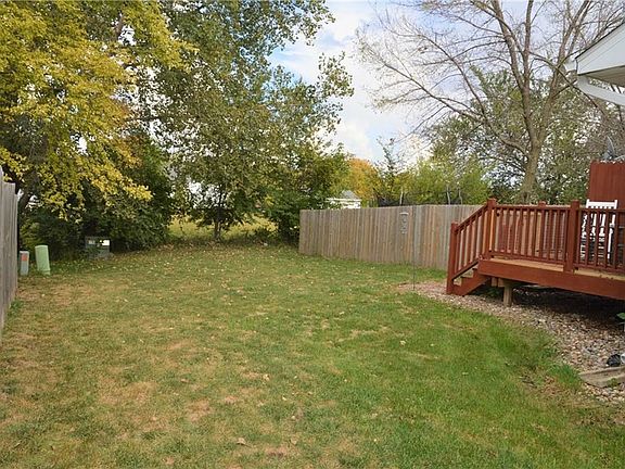 5th image of 313 N Cherokee Dr