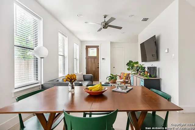 808 E Carson St #101 — Photo 16