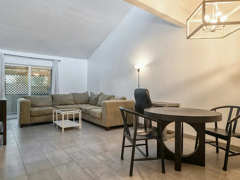 406 E Washington Ave #B — Photo 27