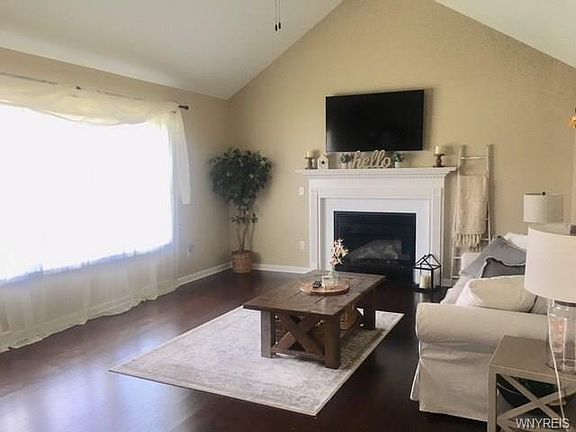 2nd image of 38 Newberry Ln