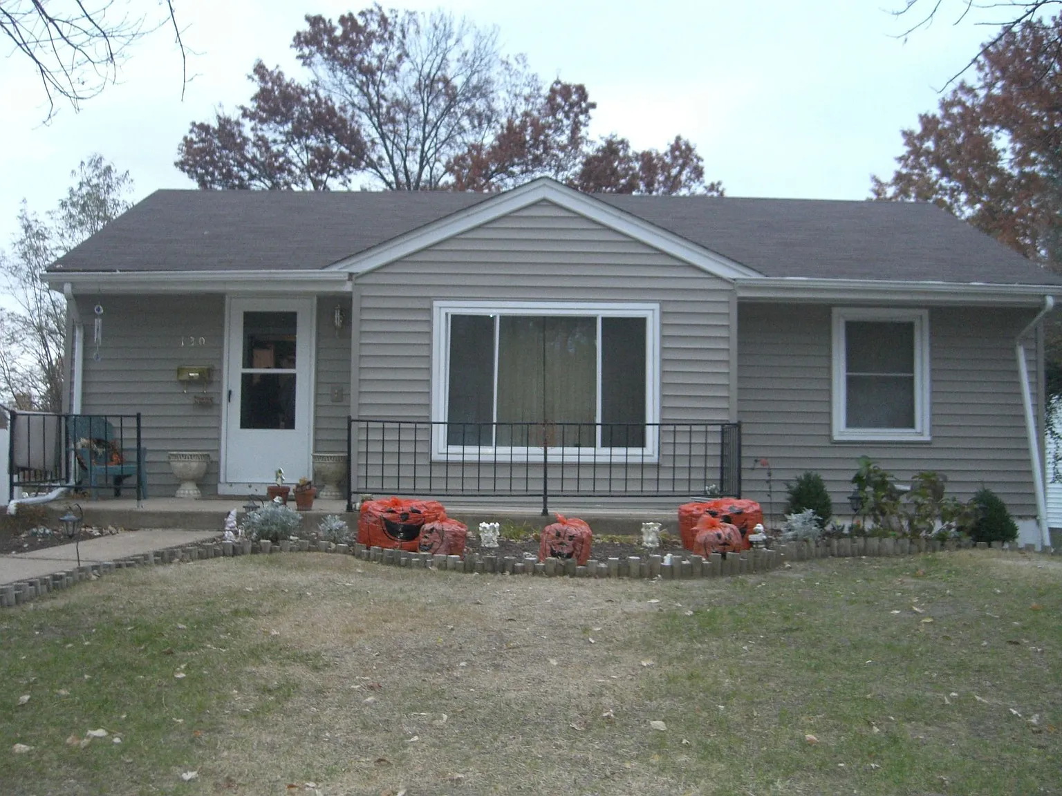 130 Chateau Dr photo 1