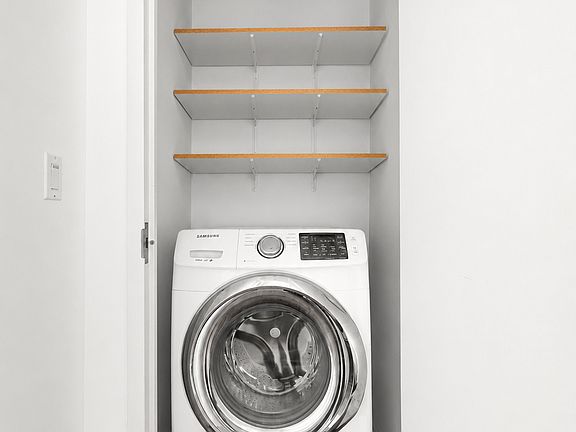 5th image of 1063 Jackson Ave APT 7C