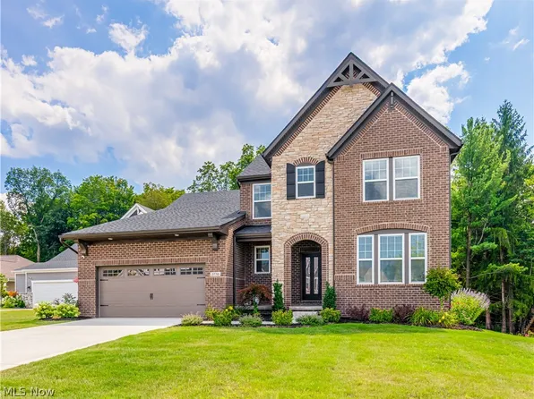 2770 Weeping Pine Dr, Medina, OH 44256