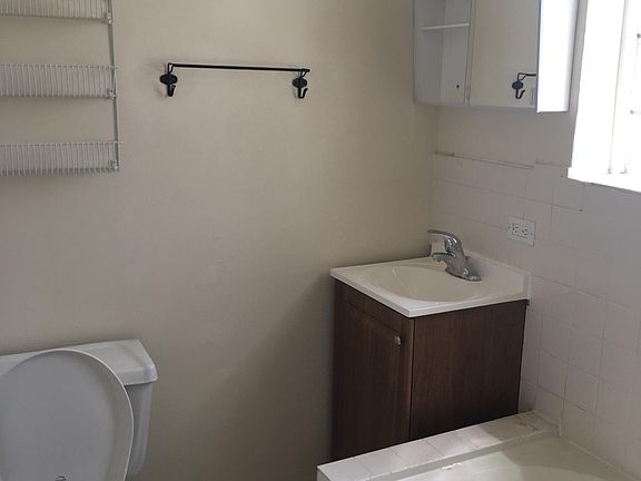 4th image of 1910 W Henderson St #1