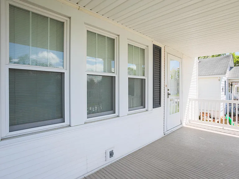 815 E Chestnut St — Photo 21