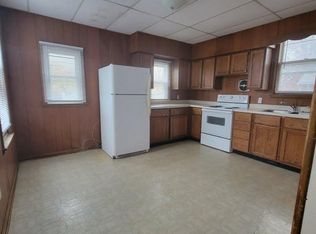 225 S 8th St, Burlington, IA