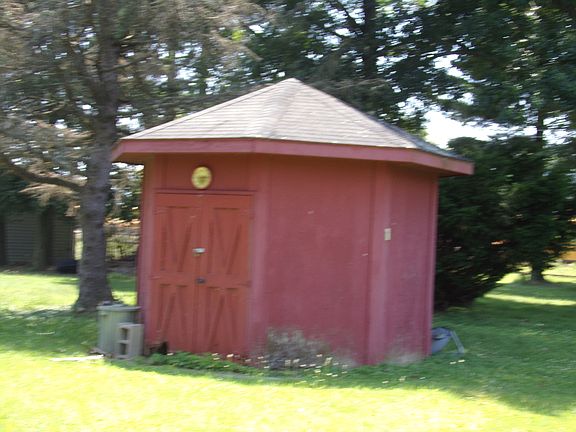 4th image of 161 Pleasant Dr