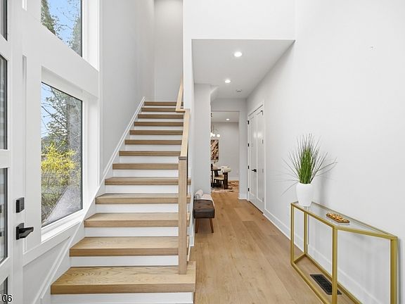 5th image of 34 Crestview Hill Rd