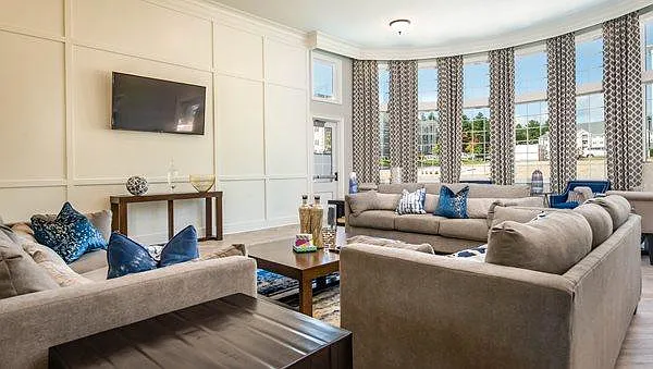 Aspen Regency — Photo 10