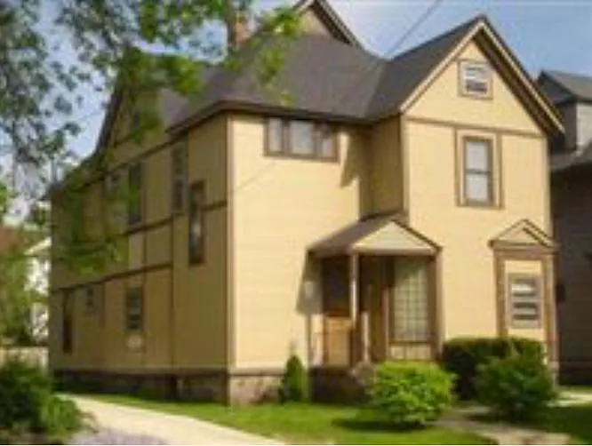 246 Charles Ave SE — Photo 1