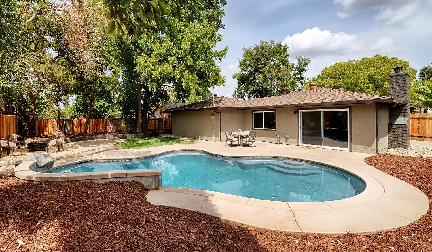 10409 Georgetown Dr photo 1