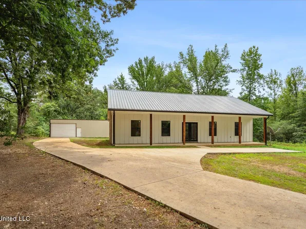 364 Cedar Crest Dr, Coldwater, MS 38618