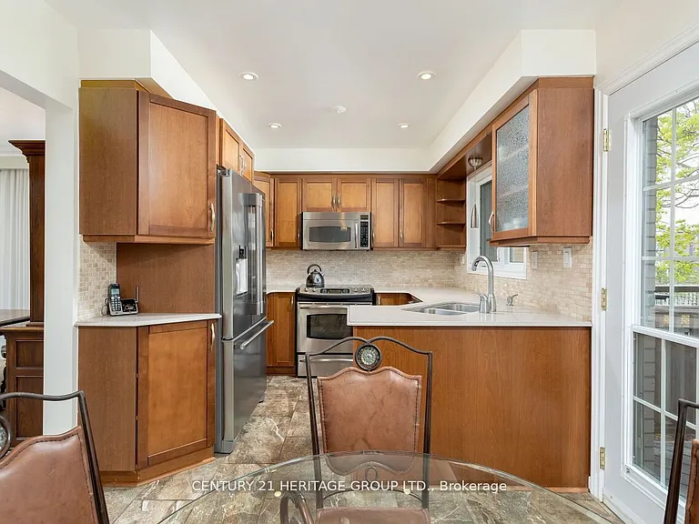 46 Marathon Cres — Photo 12