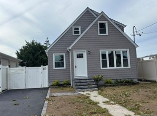 3154 Roxbury Road, Oceanside, NY 11572