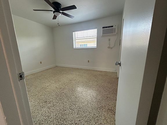 4th image of 950 W 3rd Ave #14