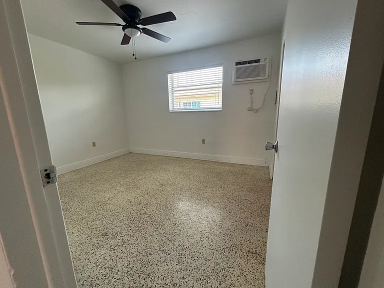 950 W 3rd Ave #14 — Photo 2