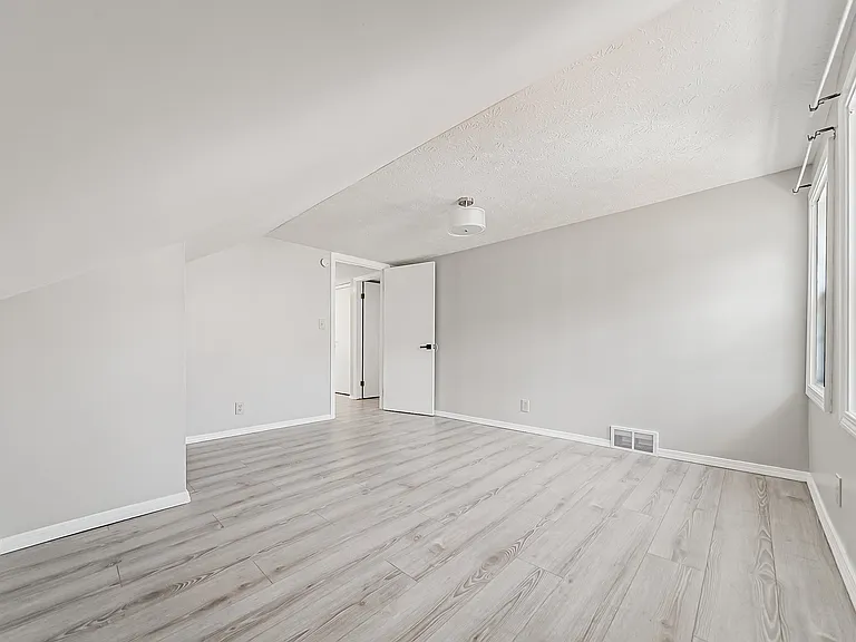 24111 Edgehill Dr — Photo 27