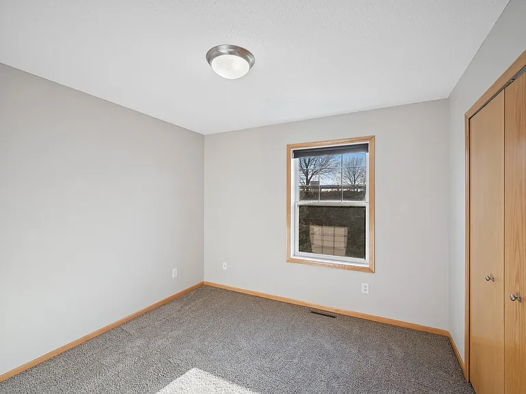 5009 Everest Ln N — Photo 14